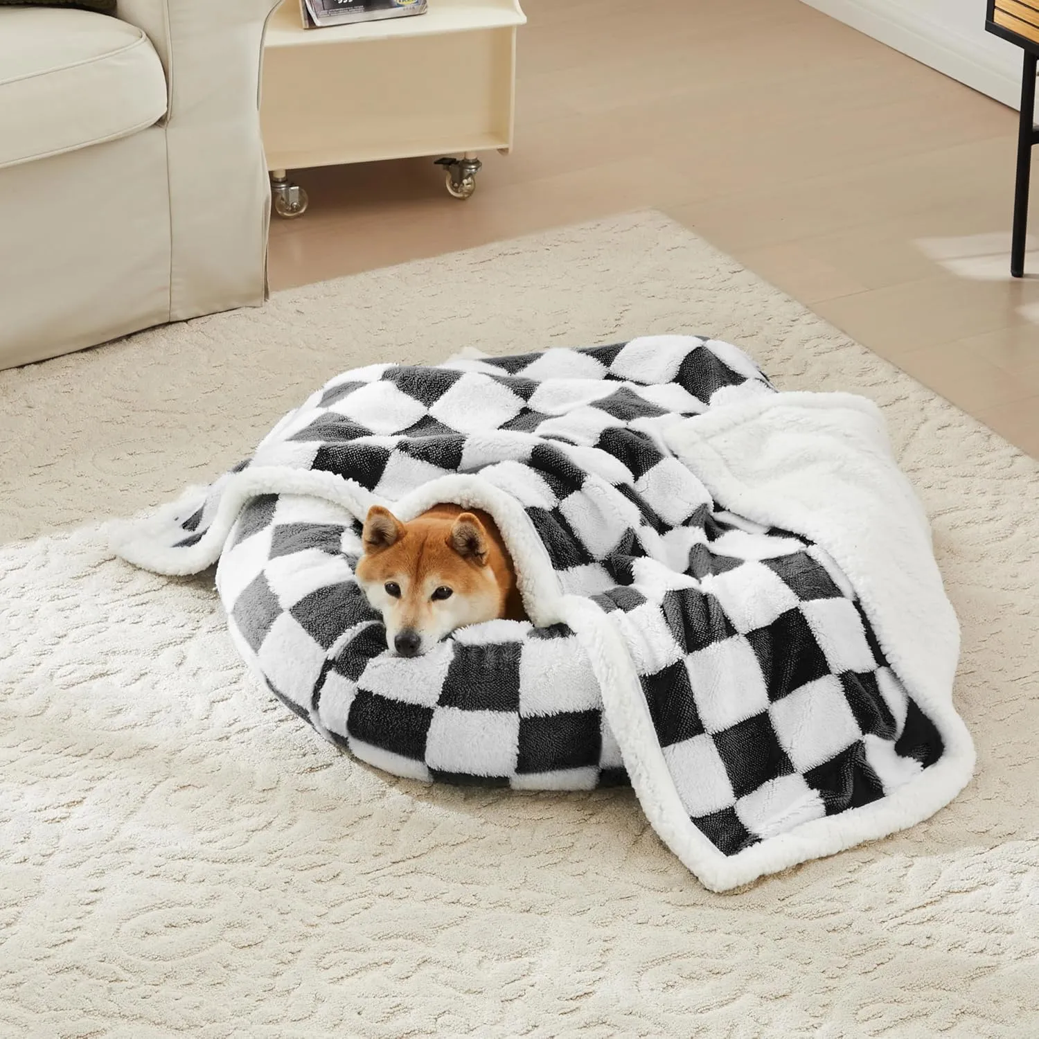 Checkered Dog Blanket, Black White Jacquard Sherpa Blankets for Small Dog and Cats, Cute Aesthetic Style Fluffy Fleece Pets Blanket for Couch Protection Washable, 25"x35"