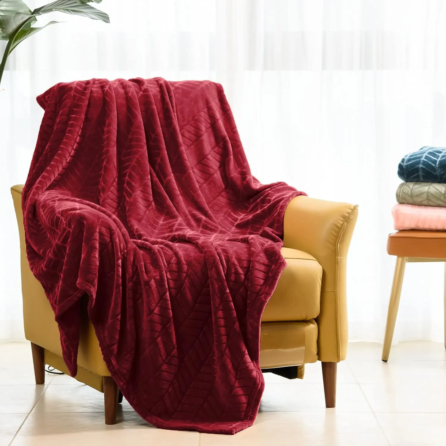 Excervent Soft Flannel Fleece Throw Blanket (50x70 inches red) Lightweight Fall Burgundy Blankets Chevron Pattern for Sofa, Couch, Bed - Fluffy Warm Cozy Decorative